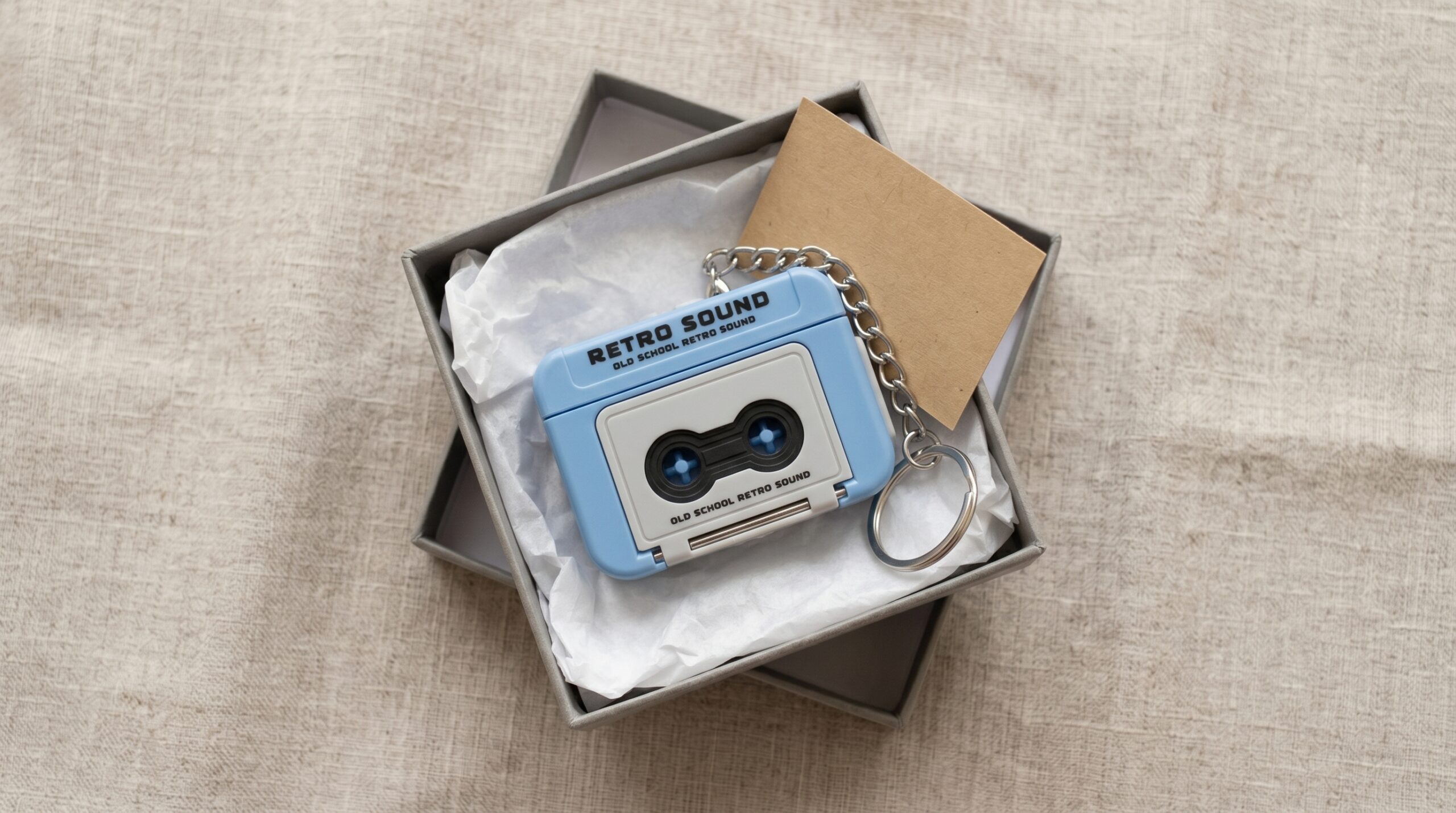 Llavero casete azul en su caja de regalo